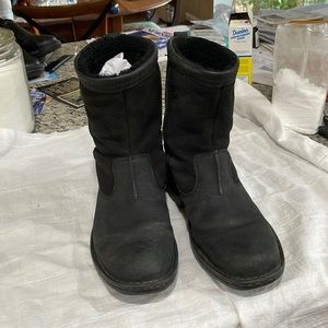 Men’s UGG snow boots size 11